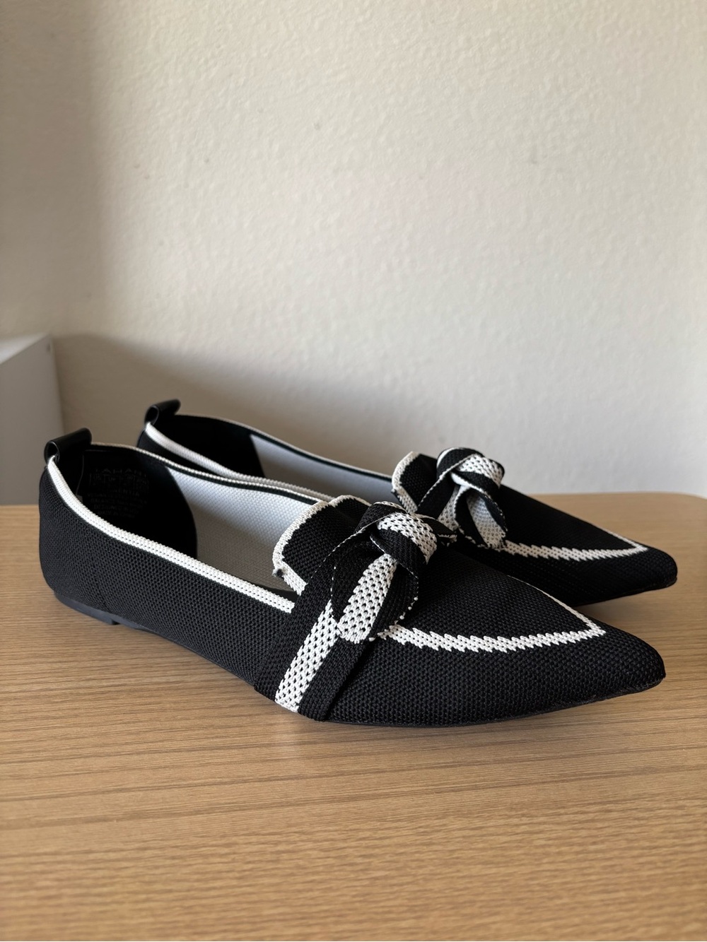 Tahari Women's Florentia Pointed Toe Slip On Knit Loafers Black White Size 8.5